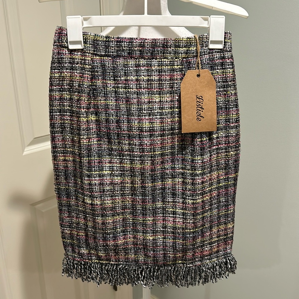 Adorable Listicle tweed fringed pencil skirt. Sz small. NWT